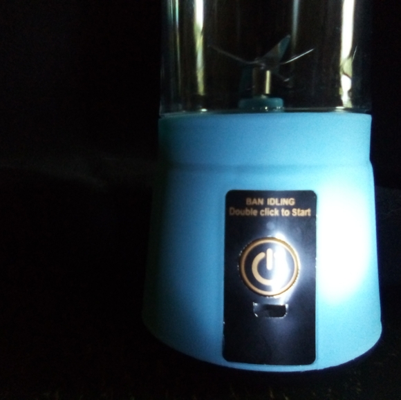 New Shakemate Light Blue Portable and Rechargeable Blender Juicer - Picture 5 of 11
